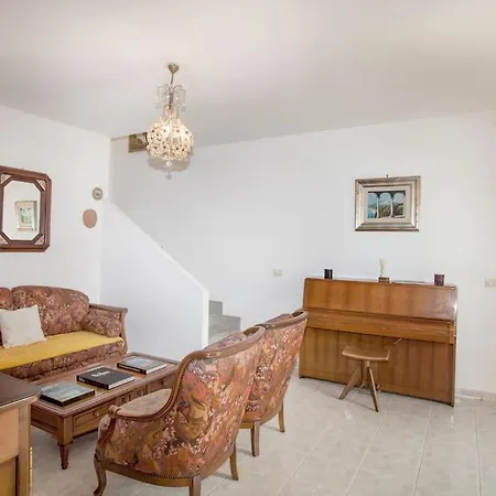 Giunone Hotel *